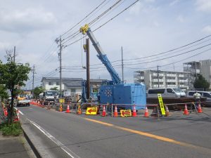 写真２　M2337-1鋼矢板圧入状況